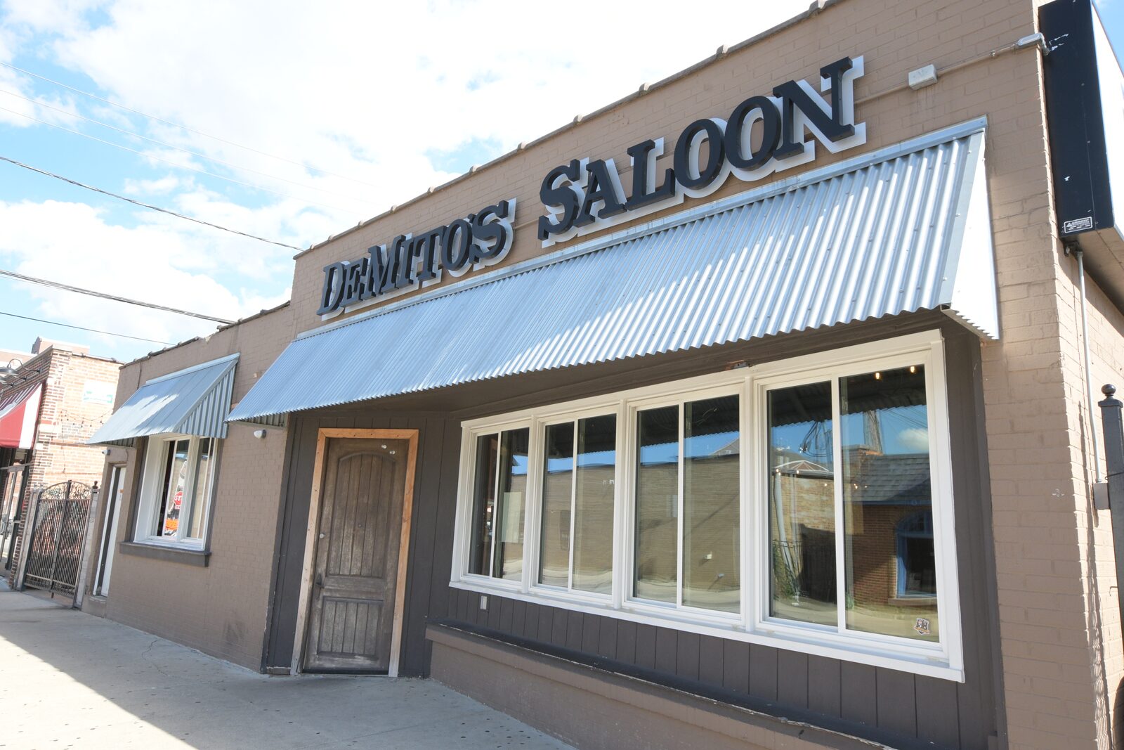 Damitos Saloon exterior in Villa Park